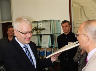 Posjet Predsjednika Ive Josipovića HHI-u 07