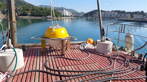 HHI postavio valografsku plutaču u akvatoriju grada Ploča