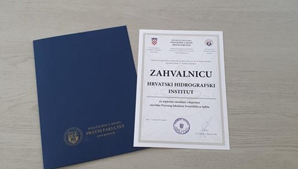 Pravni fakultet Sveučilišta u Splitu uručio zahvalnicu Hrvatskom hidrografskom institutu