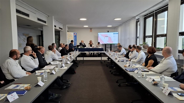 Predstavnici MMPI-ja i lučkih kapetanija u Hrvatskom hidrografskom institutu